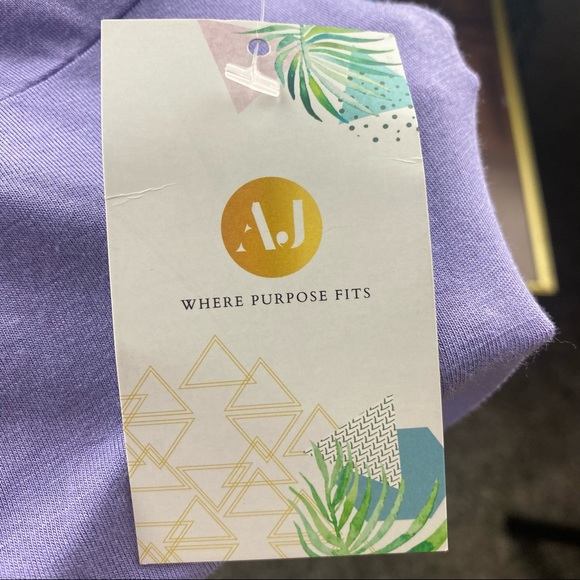 AJ Oversized Lavender V-neck Tee Size Small - Picture 5 of 7